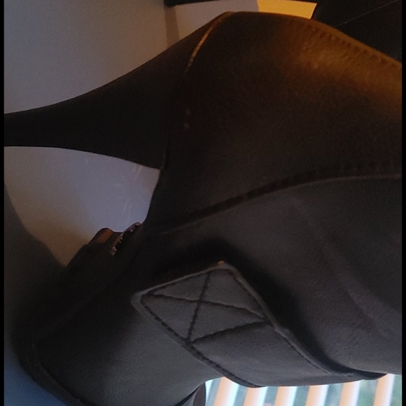 Heels - Picture 5 of 5